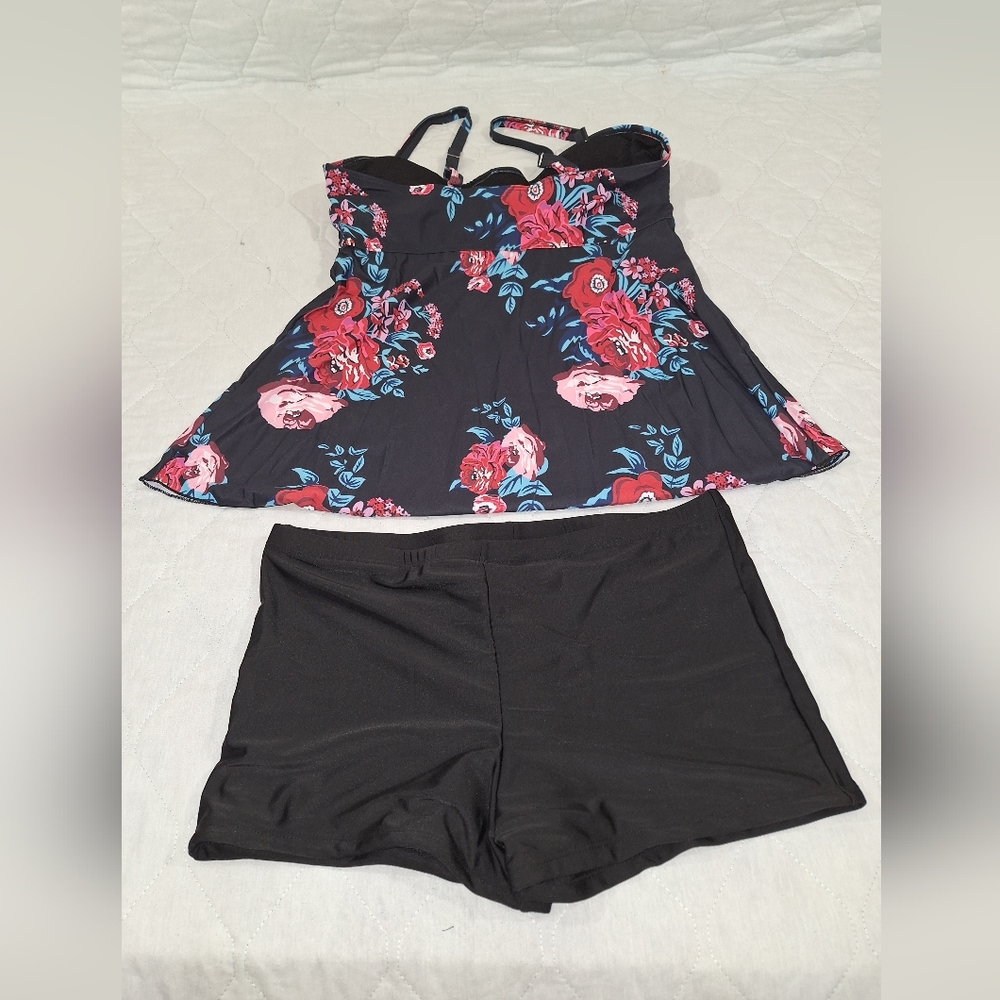 Swimsuit 2-piece Women's Size XXL Black & Multi-Colored Foral Top & Solid Bottom
